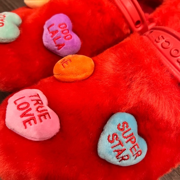 Sweatheart Crocs FUZZY - Picture 7 of 8